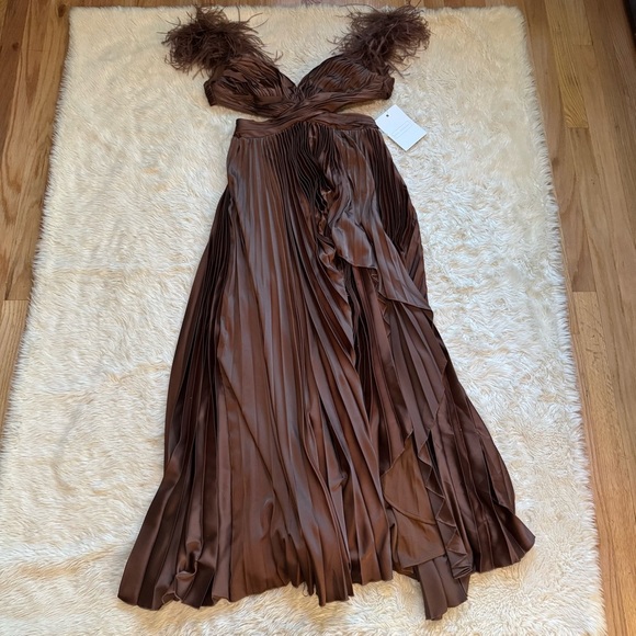 NWT Mac Duggal Pleated Feather Cap Sleeve Open Back Gown - Size 8 - Picture 5 of 8